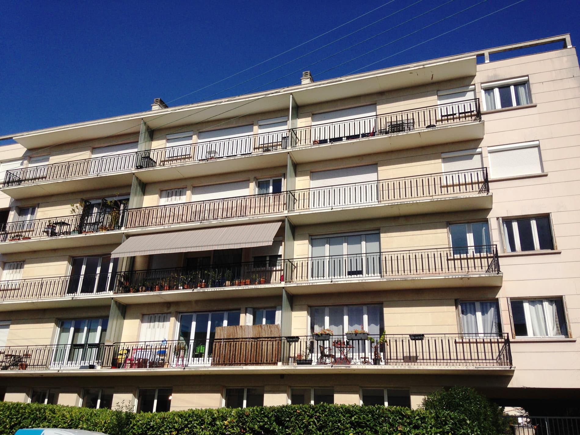 Appartement T4, 86 m2, balcon, ascenseur, parking fermé, cave.