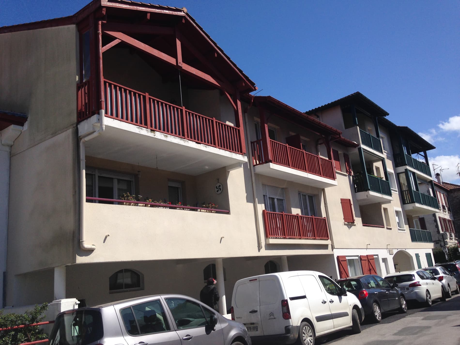 Appartement T2 ascenseur balcon et place de parking