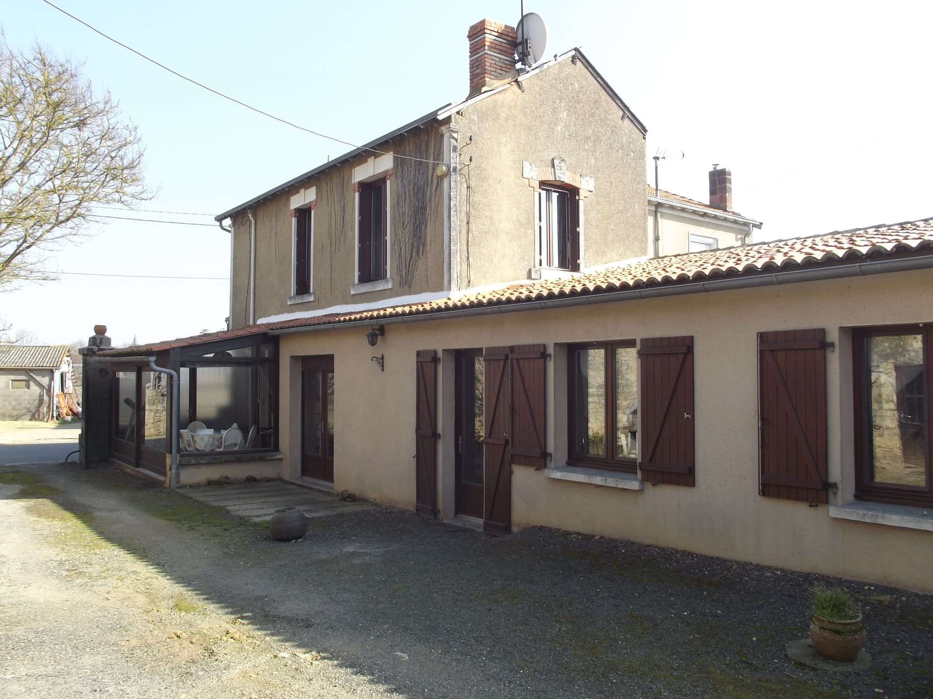 Maison en pierre type 5 terrain de 2800 m2 dépendance