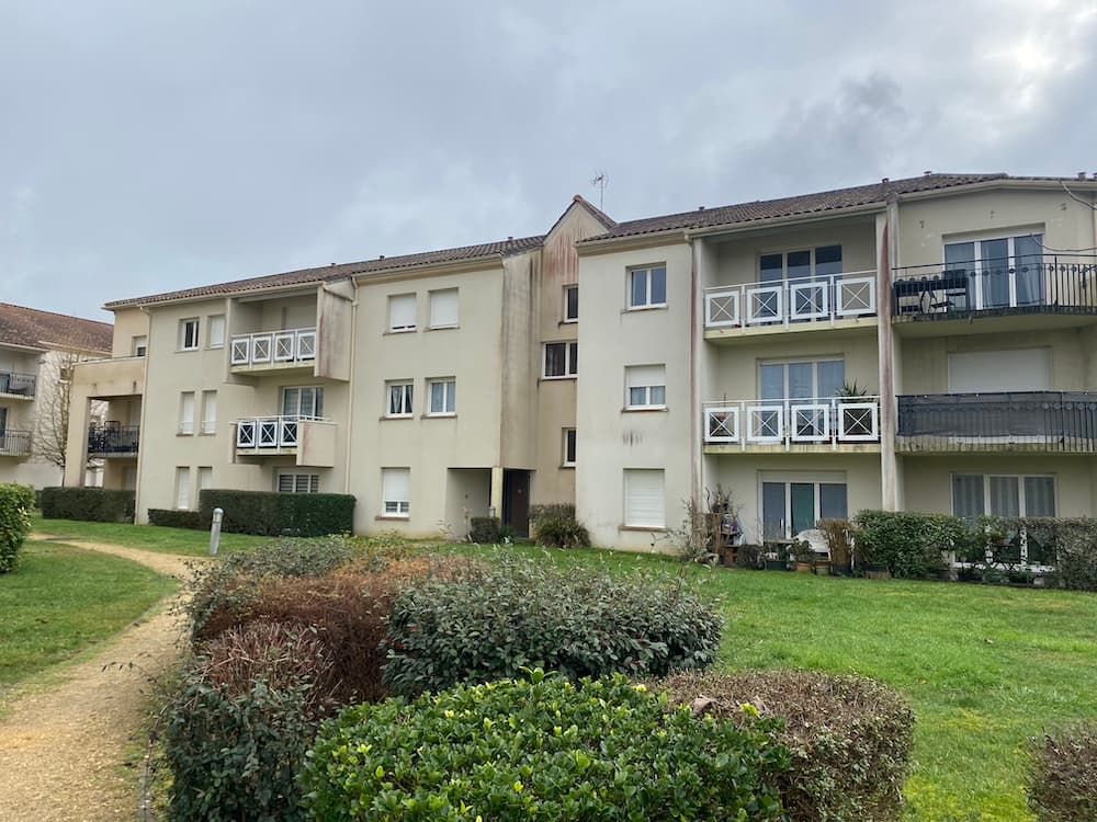 Viager Libre, Appartement T3 loué, terrasse, parking et piscine
