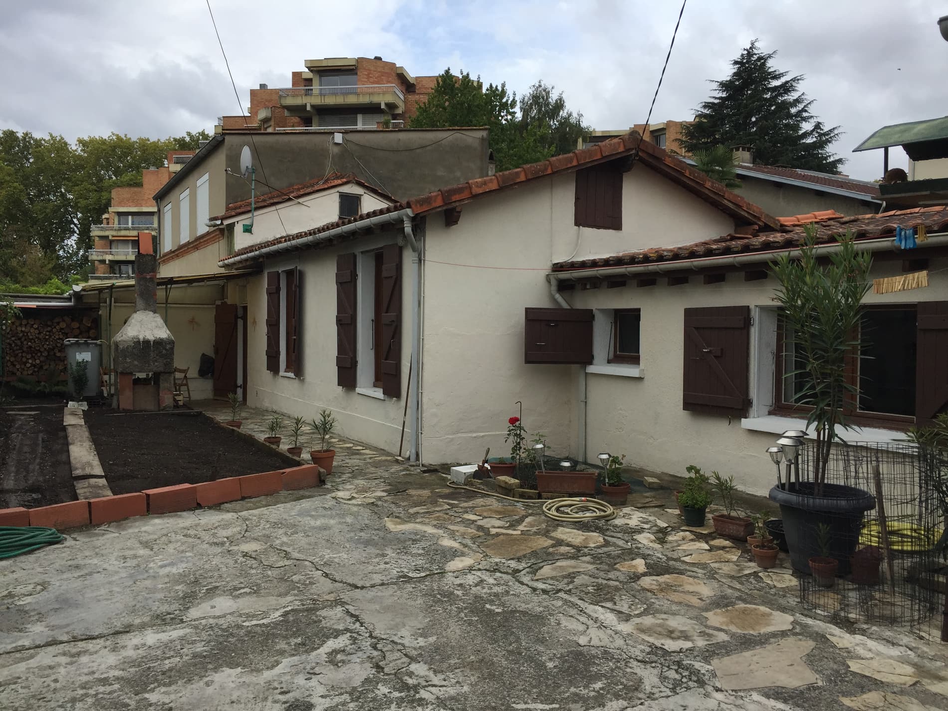 Toulouse, viager occupé, 1 tête, sur 344 m2 de terrain, maison de type 4, 79 m2 habitable de plain-pied, garages,