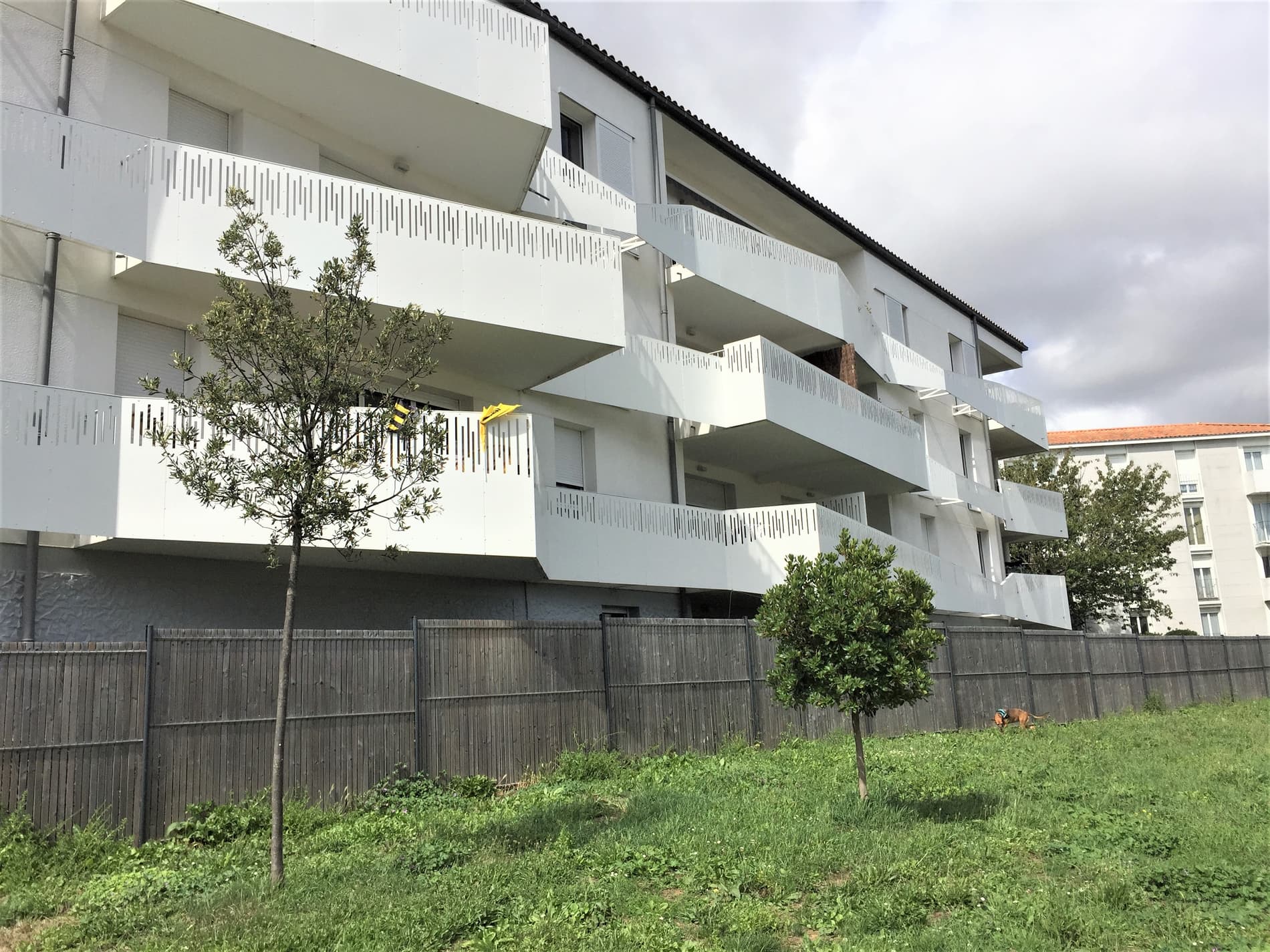 Nue-Propriété pour un couple, appartement T4, terrasse, cave et 2 garages.
