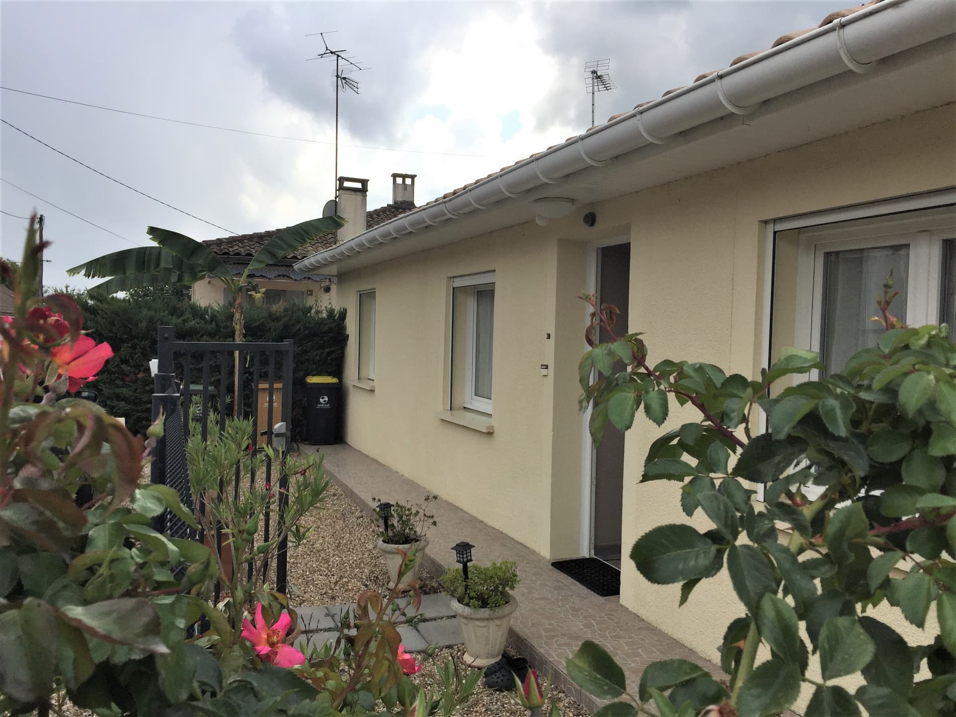 Maison de plain-pied de type 4, terrasse, garage et jardin de 214m2