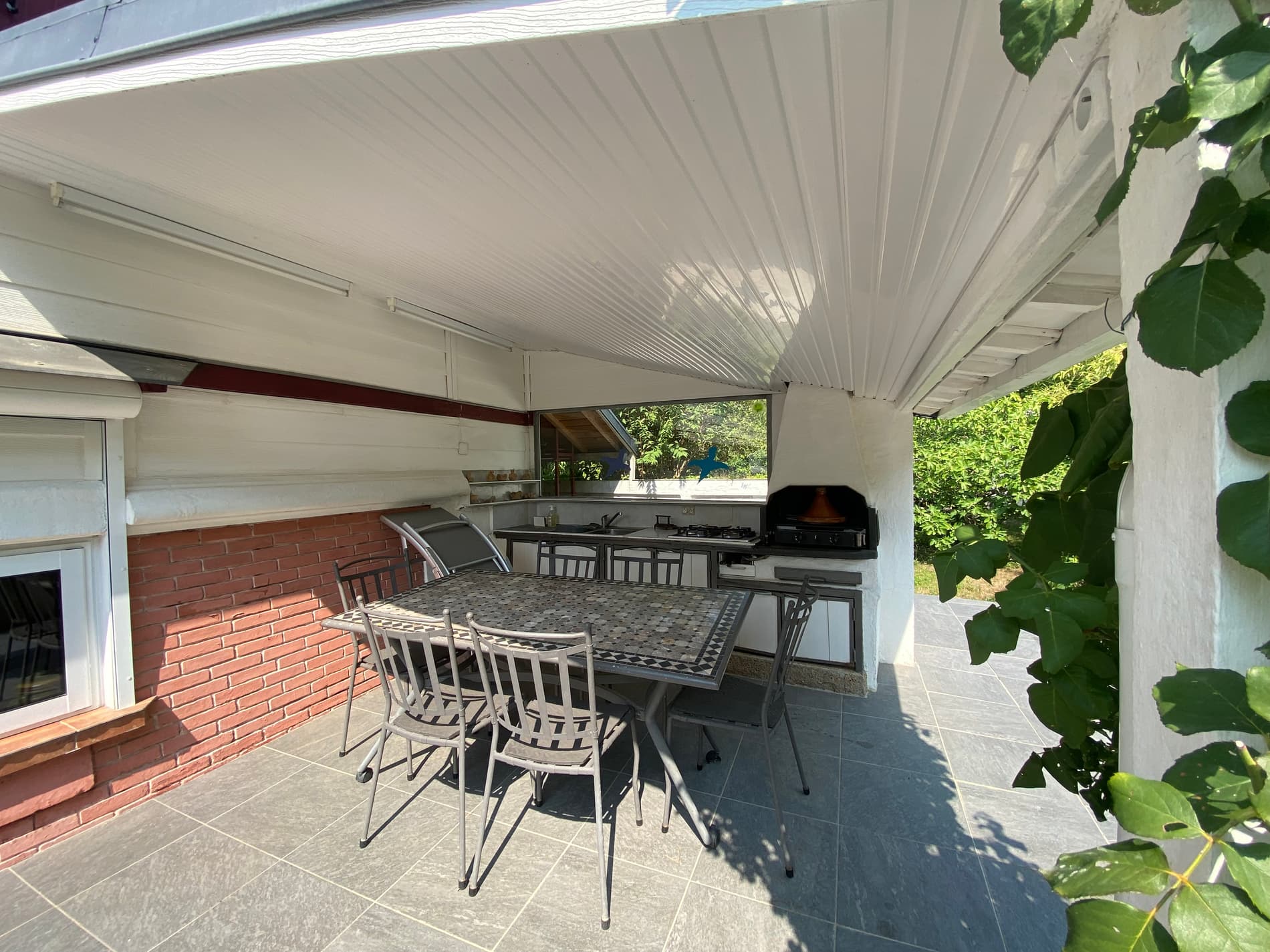 Chalet bord de rivière, T4, dépendance, carport, 695 m2 de terrain