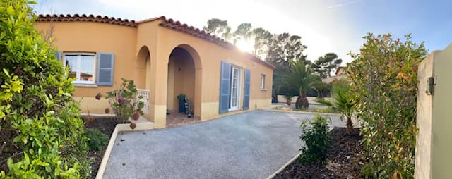 Rare VILLA avec piscine de 94m2 sur 419m2 de terrain, dans résidence sécurisée Viager occupe 1 homme seul de 70 ans.